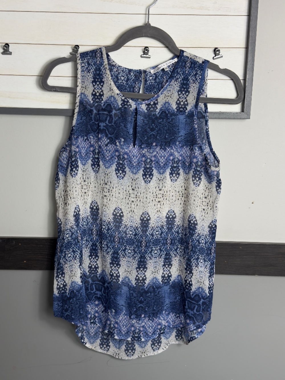 VIOLET & CLAIRE sleeveless tank top hi-low size medium keyhole lightweig